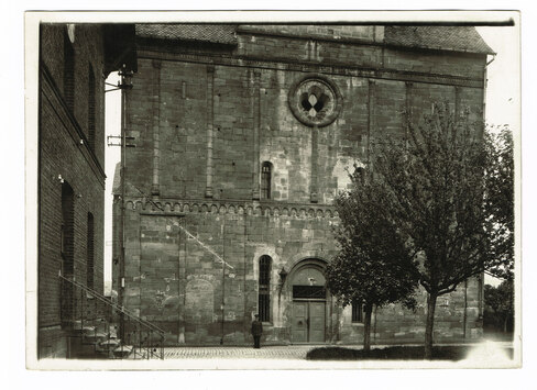 preview Guxhagen: ehem. Benediktinerklsoterkirche Breitenau, Westbau, unterer Teil (Aufnahme vor 1920)